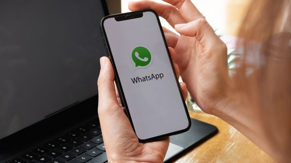 Contáctenos: WhatsApp